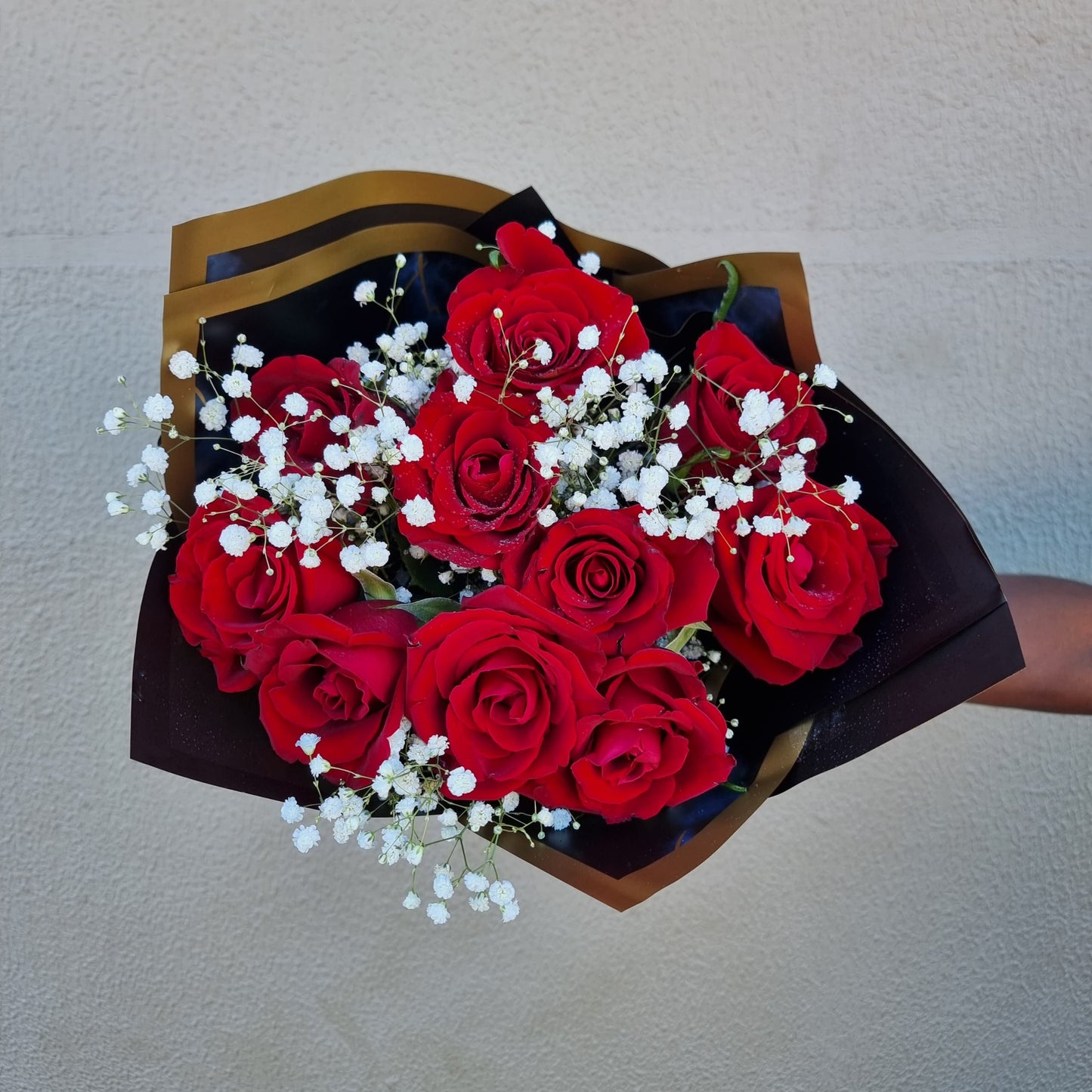 10 Red Roses & Gyps