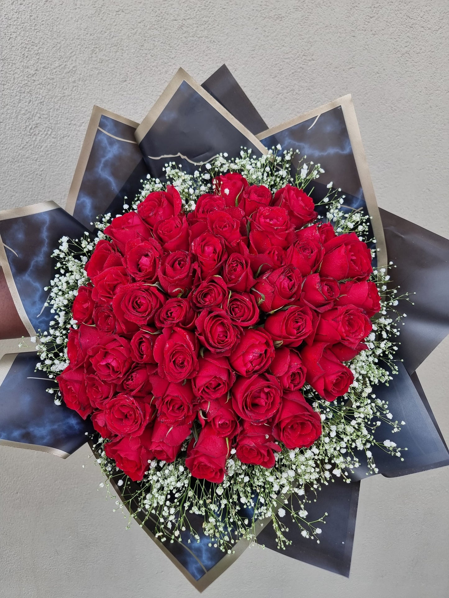 50 Red Roses & Gyps