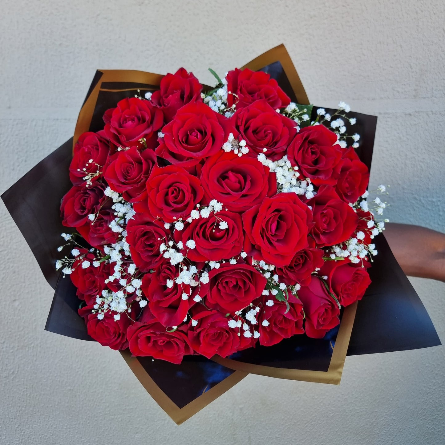 30 Red Roses & Gyps
