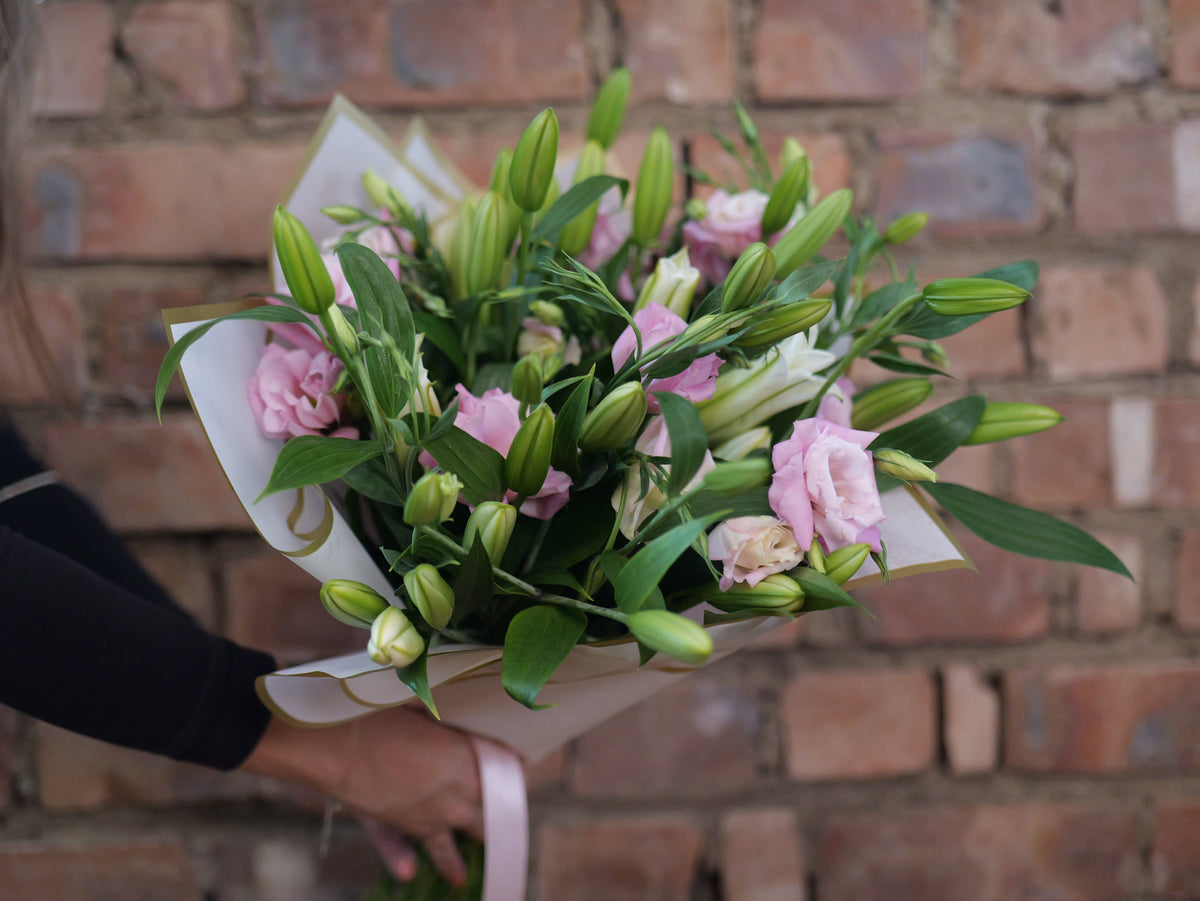 10 Casablancas & 10 Lisianthus