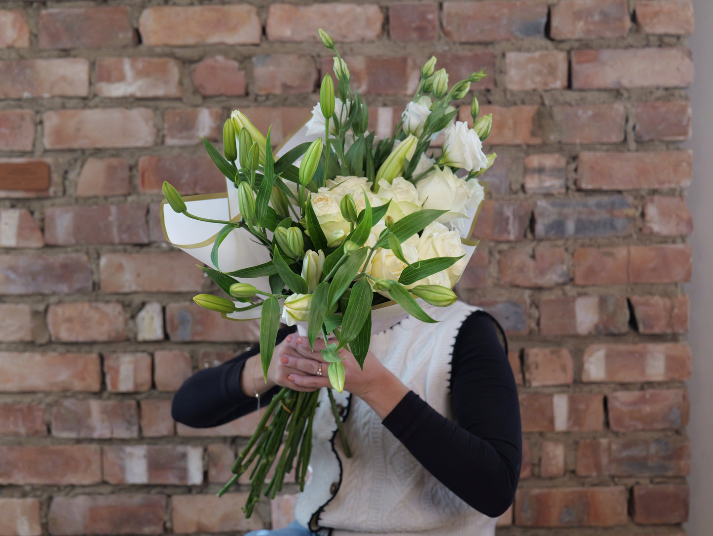 10 White Roses, 5 Casablanca's & White Lisianthus