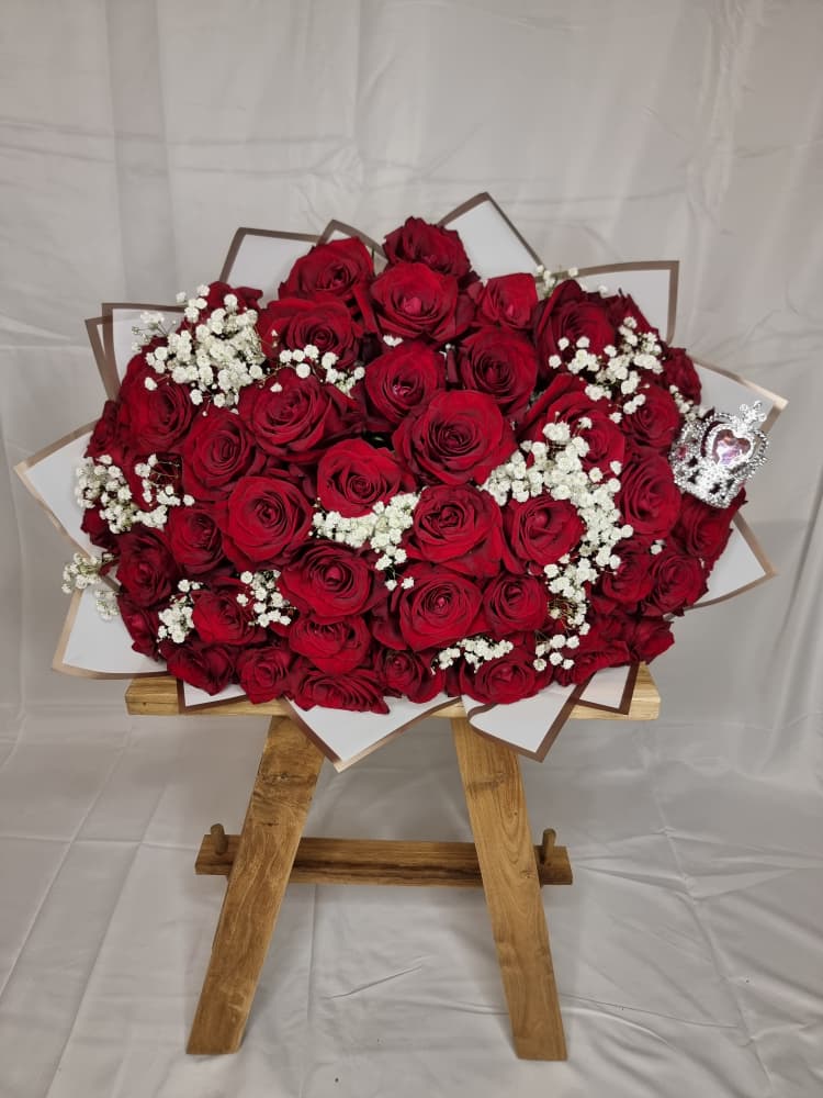 50 Red Roses & Gyps