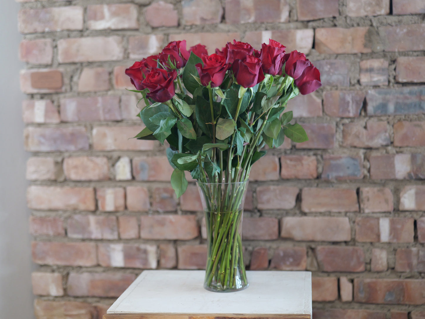 20 Red Roses in a Glass Vase
