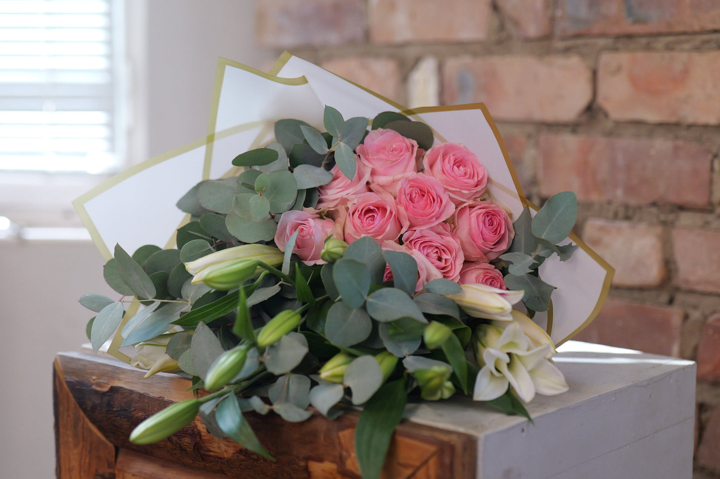 10 Light Pink Roses & 5 Casablancas & Eucalyptus