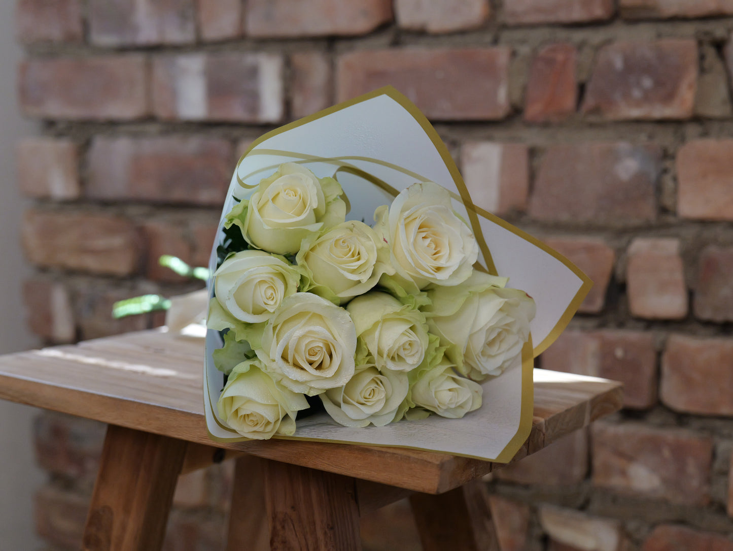 10 White Roses