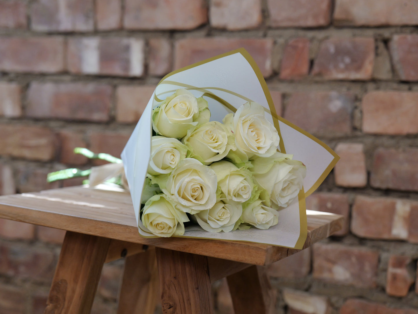 10 White Roses