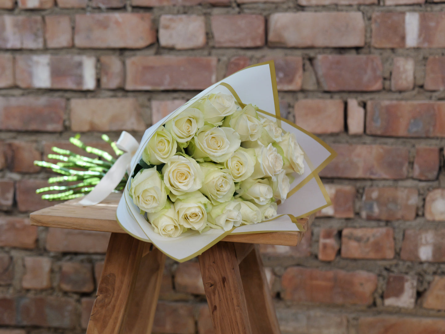 20 White Roses