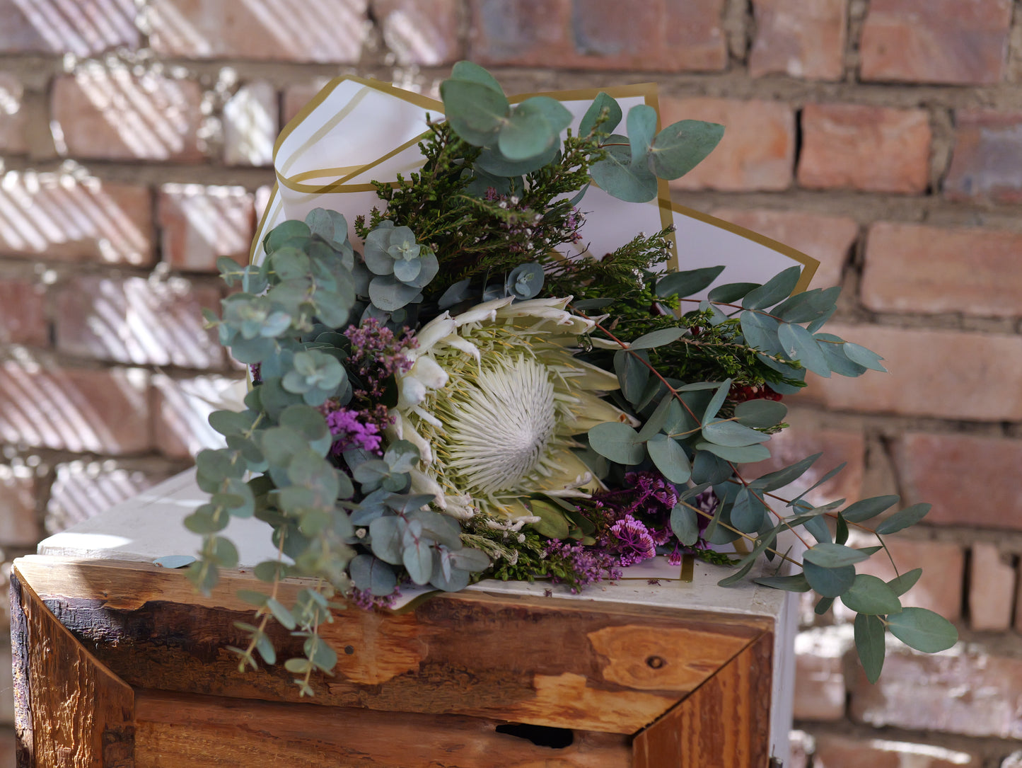 King Protea, Fynbos & Eucalyptus