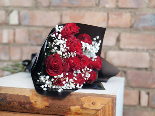 10 Red Roses & Gyps