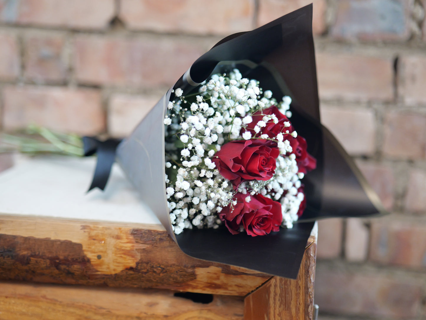 5 Red Roses & Gyps